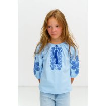 Ошатна блакитна вишиванка з орнаментом для дівчинки у національному стилі
