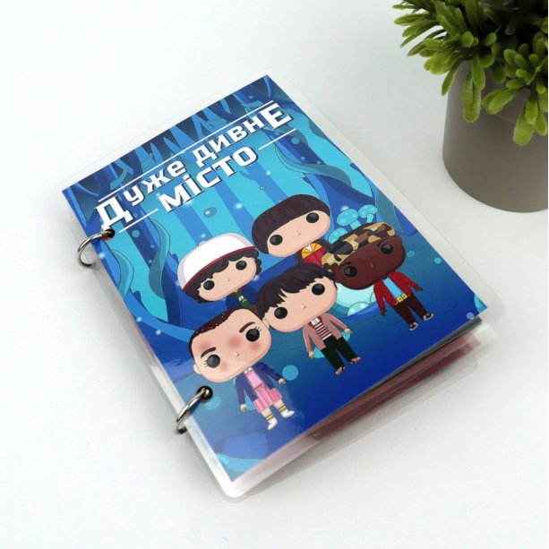 Книга-игра на липучках Очень странный город, развивающий мини-бук с заданиями и персонажами