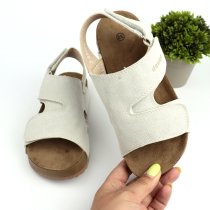 Классические светлые босоножки в стиле Birkenstock с регулируемыми ремешками