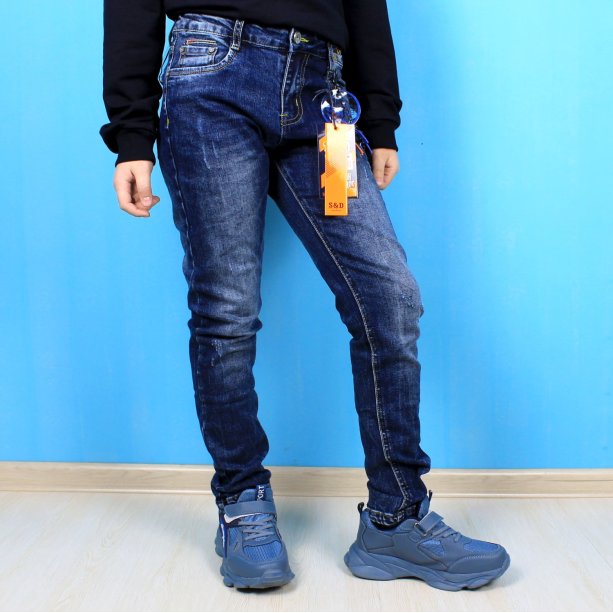 Детские джинсы для мальчика с брелком на тм S&D Jeans